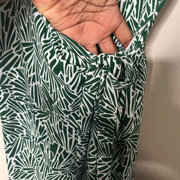 BCBG Maxazria Wrap Green and White Abstract Print Dress with Tie at side size S - Picture 4 of 13